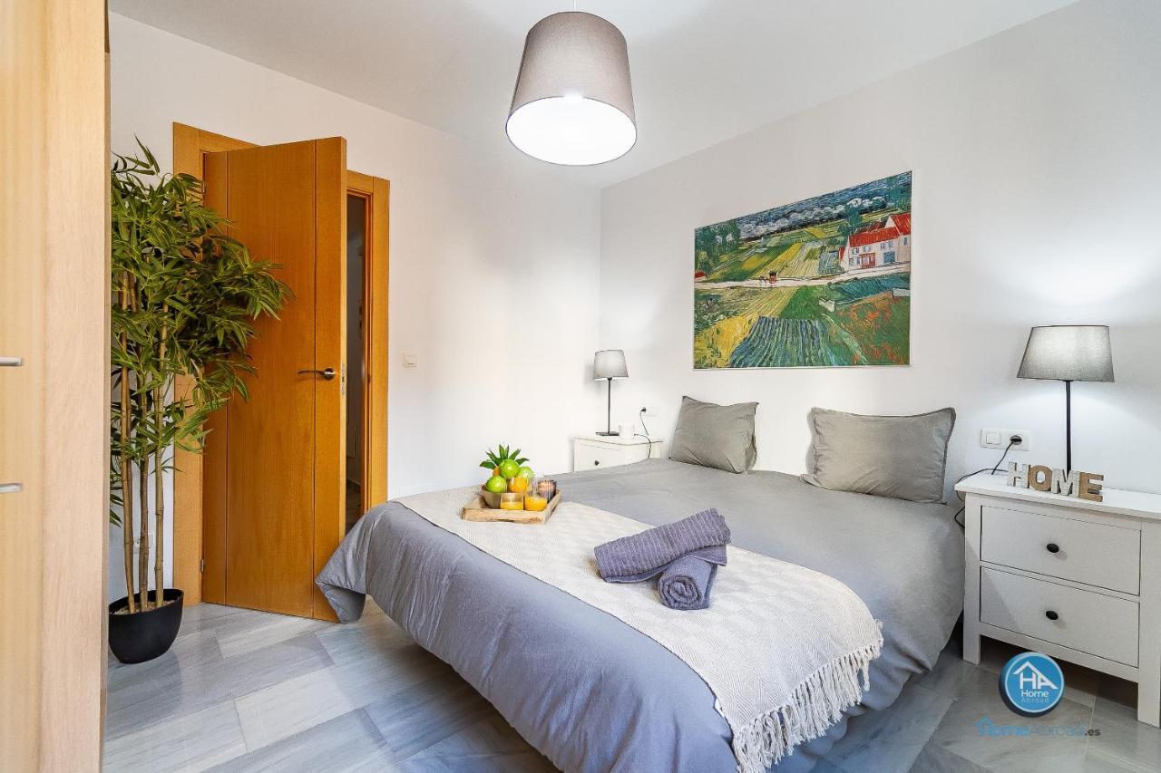 Premium Penthouse With Roof Terrace And Parking In Carlos Haya Малага Екстер'єр фото